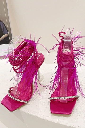 Sandales à talons aiguilles à lanières fuchsia scintillantes avec plume